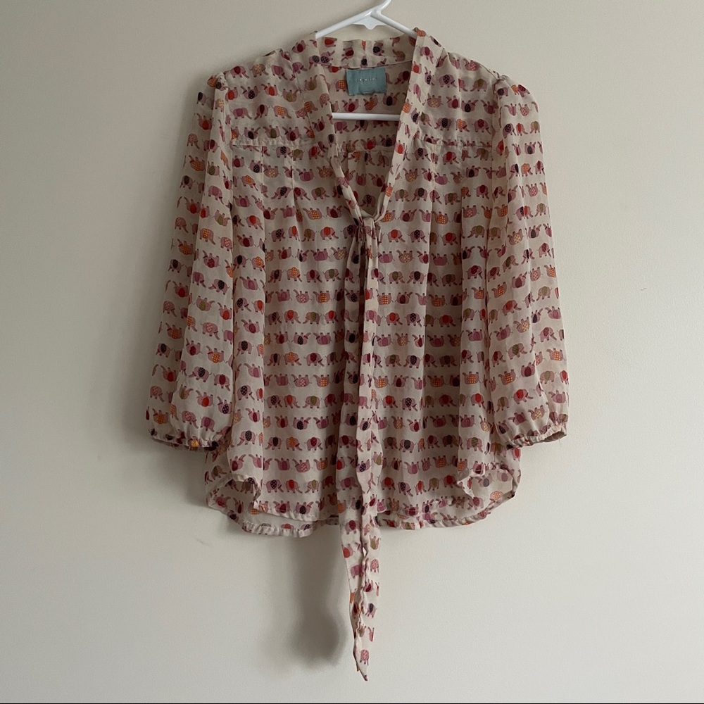 “Skies Are Blue” Elephant Pattern Tie Button Down Blouse Size Medium